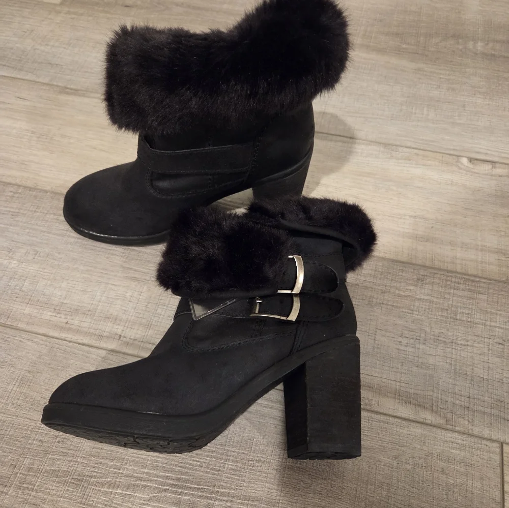 SM NEW YORK BLACK FAUX FUR BOOTIES SIZE 7 NEW
